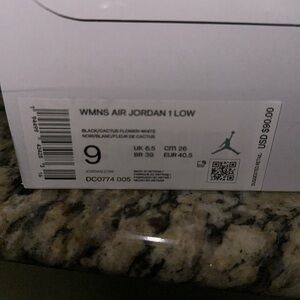 New never worn women’s Air Jordan 1 Low